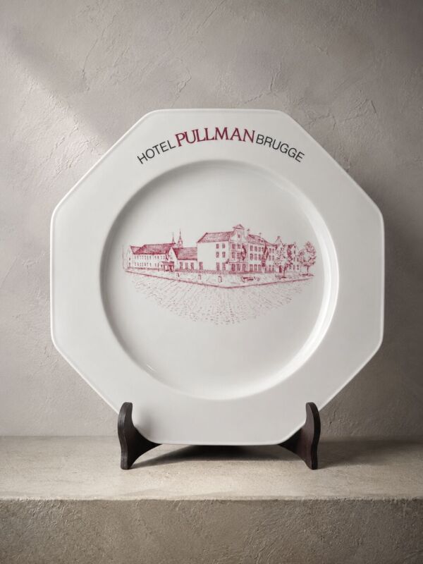Veľký dekoratívny osemhranný porcelánový tanier